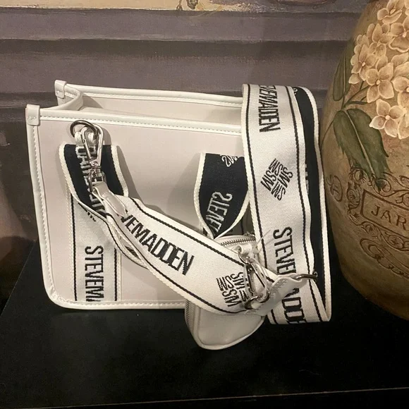 Steve Madden Convertible Patent Tote Bag Purse in Chalk - Picture 5 of 10